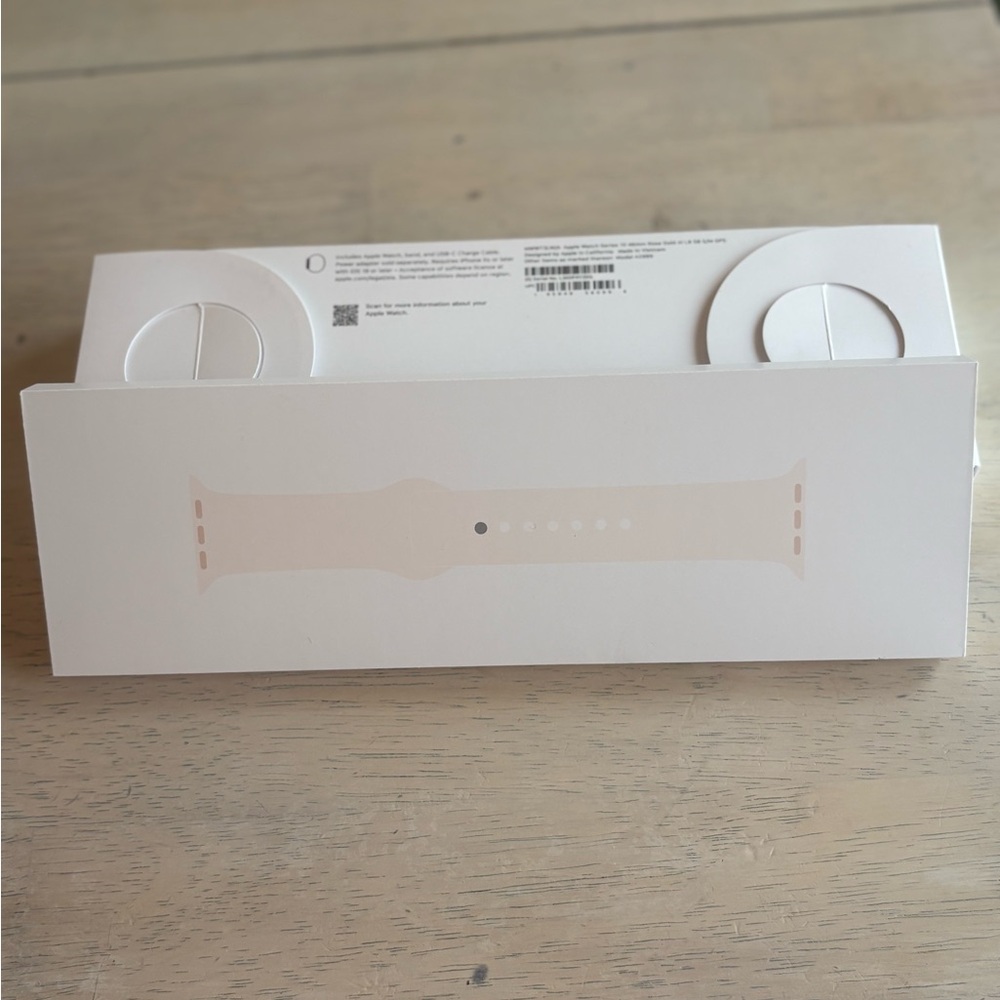 Apple Smartwatch band new bb pink subtle color. Never used or taken out package